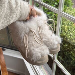 Women's Cream Fur Lined Cold Weather Bootie